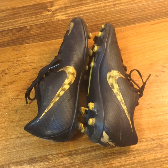 Women's Soccer cleats! - Picture 4 of 4